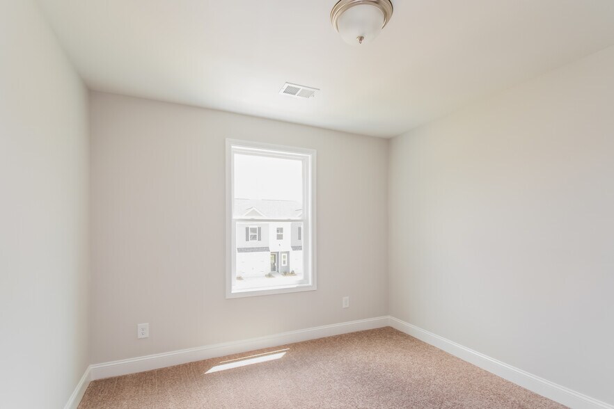 Building Photo - 420 Blue Robin Ln