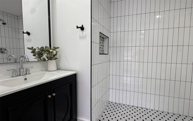 Building Photo - 1569 Elliott St