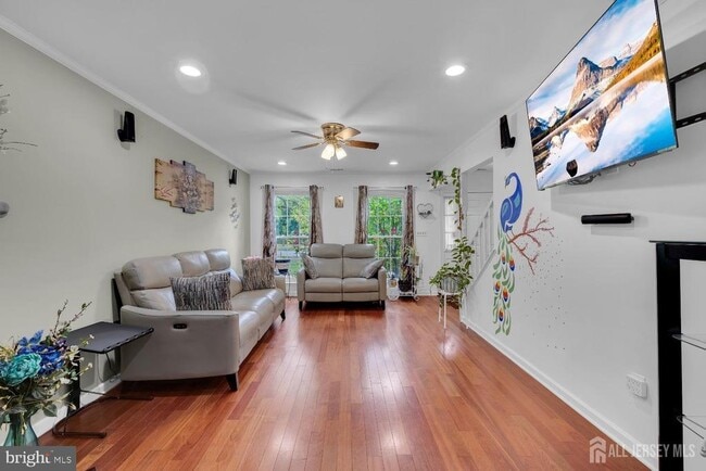 Building Photo - 5 Pond View Dr