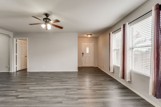 Building Photo - SINGLE-STORY 3-BEDROOM IN CIBOLO