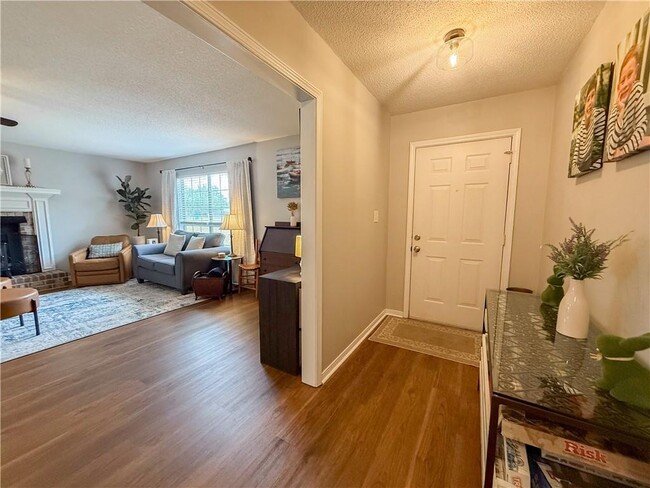 Building Photo - 905 Deer Run Dr