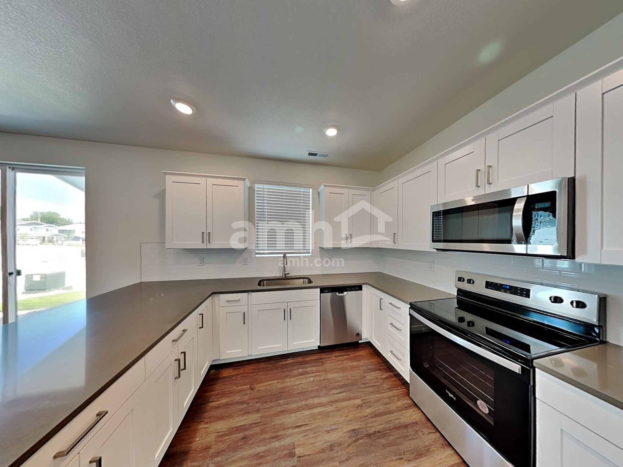 Building Photo - 818 S Oak St