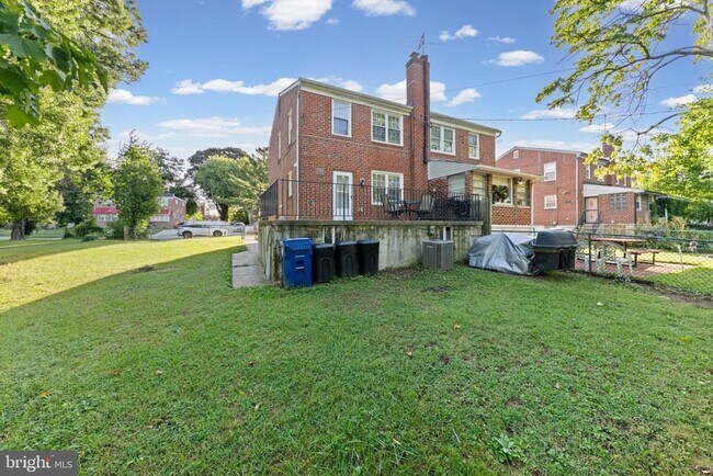 Building Photo - 5922 Cedonia Ave