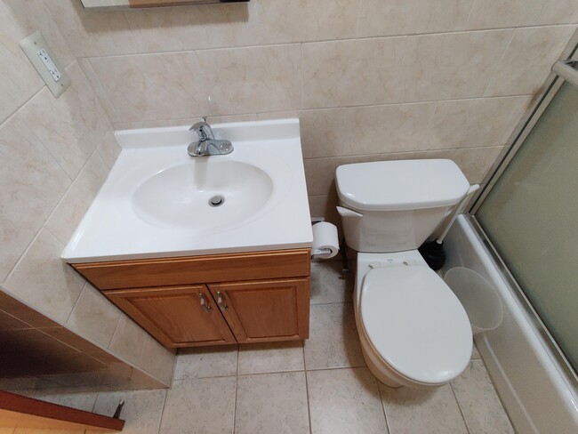 Bathroom - Sink n Toilet - 1229 Wood St