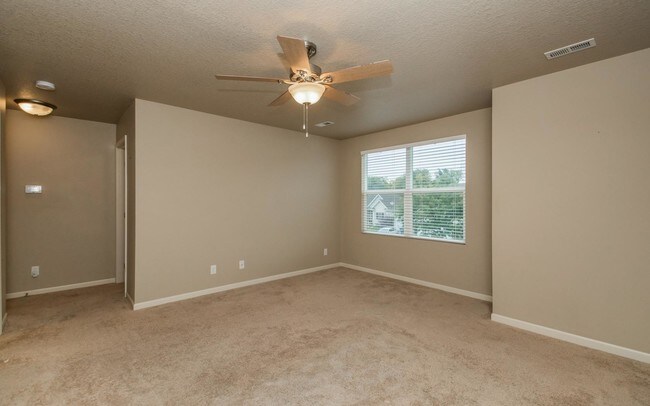 Building Photo - 3500 Park Side Dr