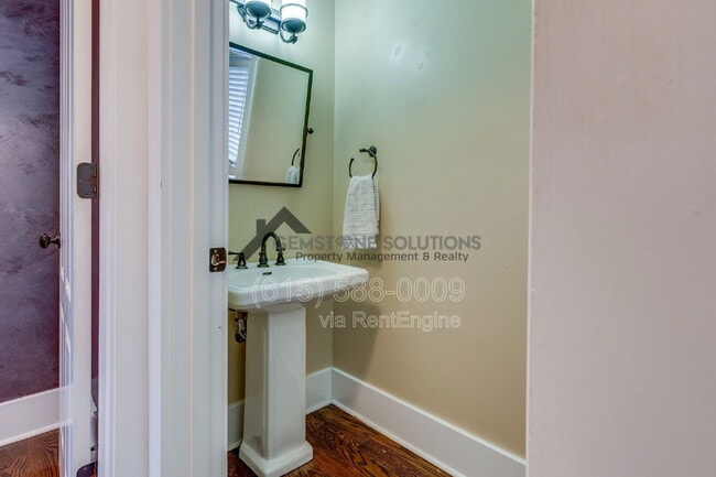 Building Photo - 210 38th Ave N