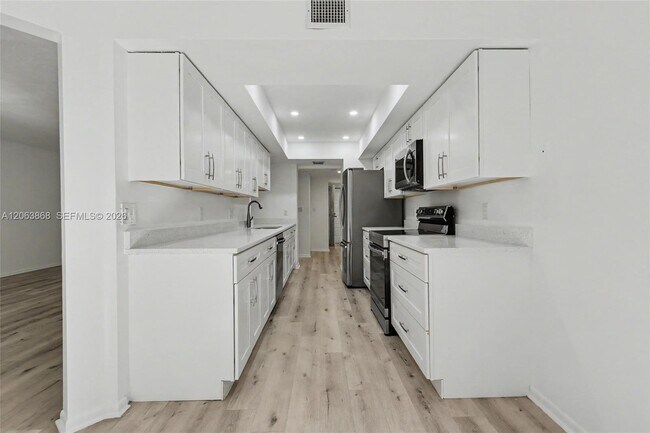 Building Photo - 1410 Sheridan St