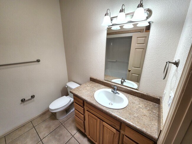 Building Photo - Pinetrail 1977