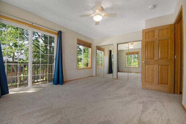 Building Photo - 218 Elmhurst Ct