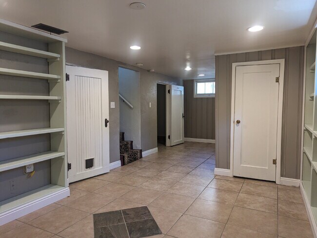 Building Photo - Charming Old Town Longmont Home!