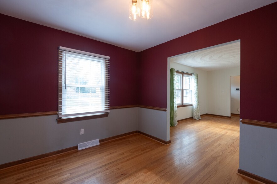 Building Photo - 561 Summit Ridge Dr