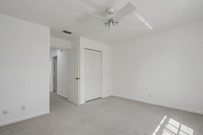 Building Photo - 479 Tequesta Dr