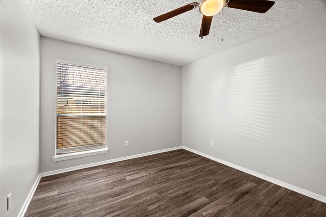 Building Photo - CV-AUS12130 Thompkins