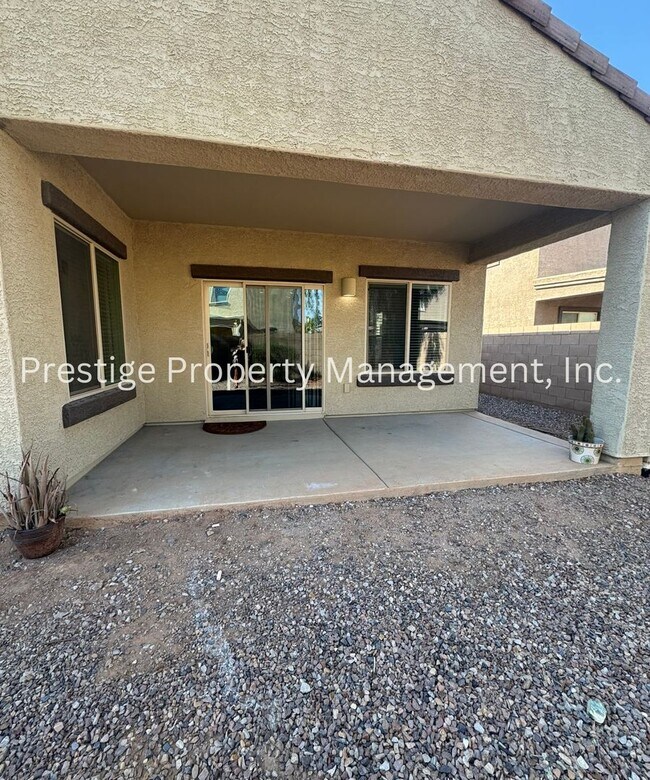 Building Photo - Spacious 4+Den/3 Northwest Home!