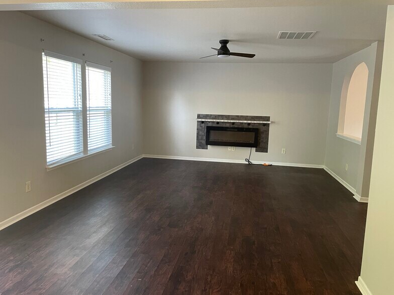 Building Photo - 557 Lakeside Valley Dr