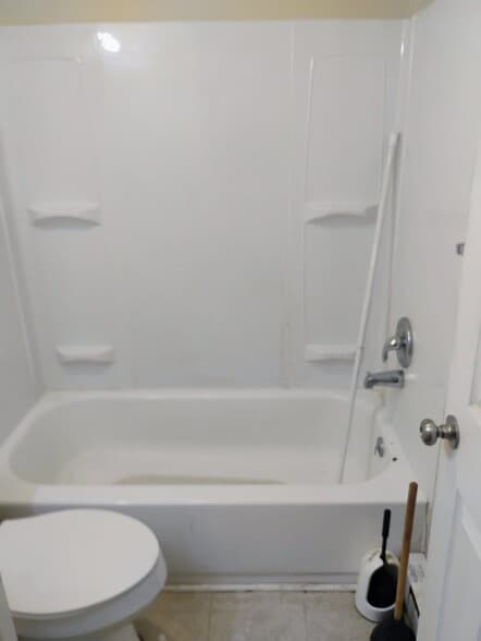 Building Photo - 720 W Market St