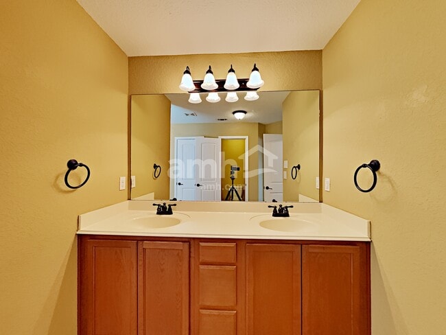 Building Photo - 8410 Apache Bend