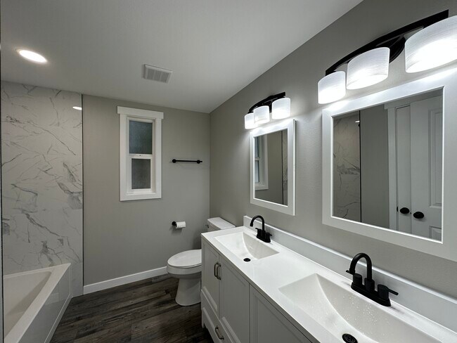 Building Photo - 3113 Harold Dr SE