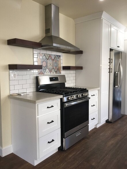 Building Photo - 2120 Laverna Ave