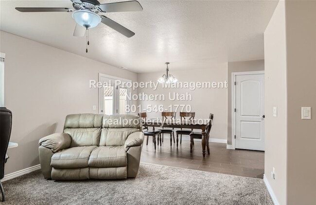 Building Photo - Charming 3 Bedroom Home in Layton!