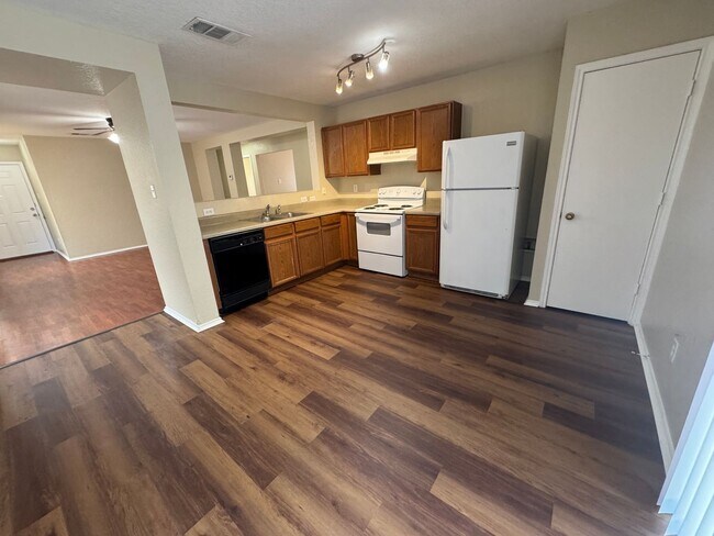 Building Photo - GREAT HOME  |  3 BEDROOMS + OFFICE  |  CLO...