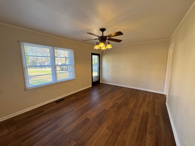 Building Photo - Available to Show