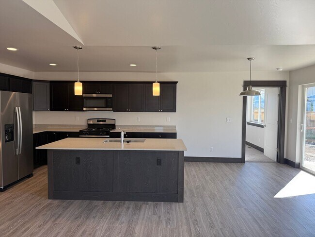 Building Photo - Brand New 3 Bed 2 Bath with double attache...