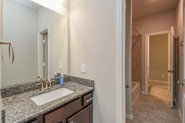 Building Photo - 9403 Briscoe Bend Ln