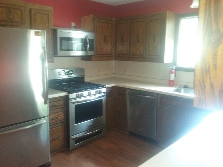 Building Photo - 214 9th Ave N