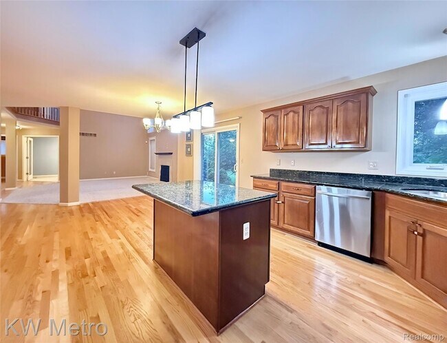 Building Photo - 1176 Cadmus Dr