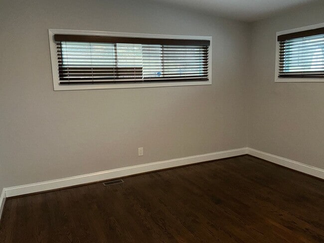 Building Photo - Fully updated 4BR 3BA single family rambler in Twinbrook Forest