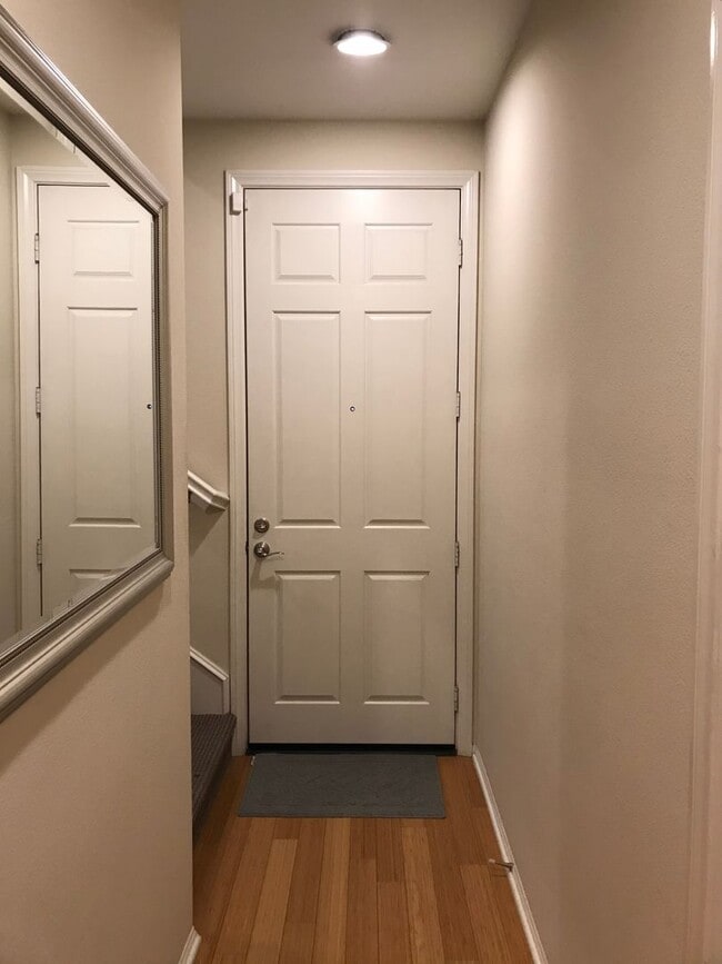 Building Photo - Located in the very popular northwest area...