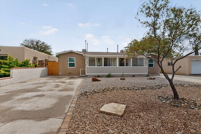 Building Photo - 714-714 Madison St NE