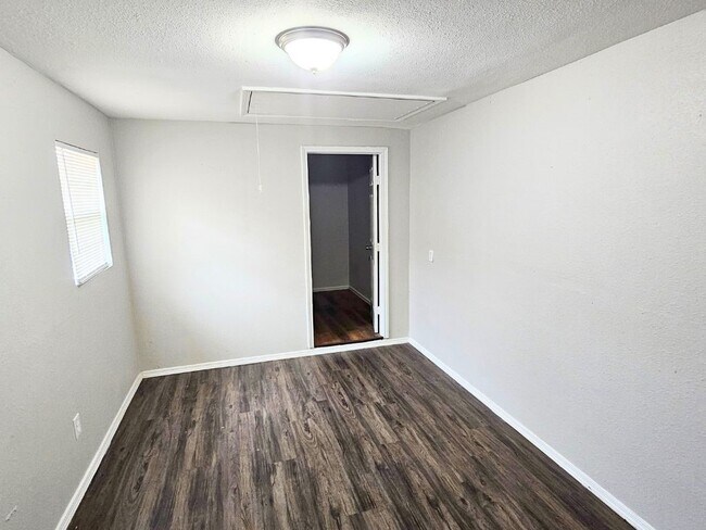 Building Photo - 8238 Homewood Ln
