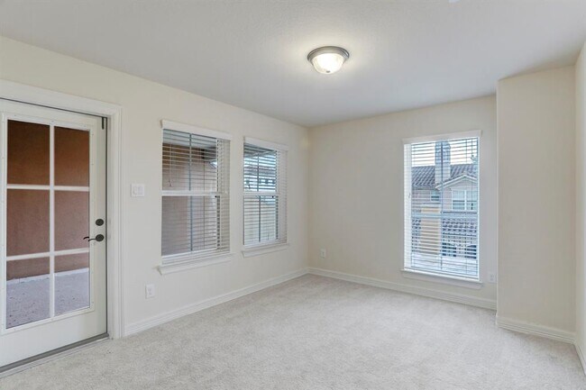 Building Photo - 7 Laurelwood Dr