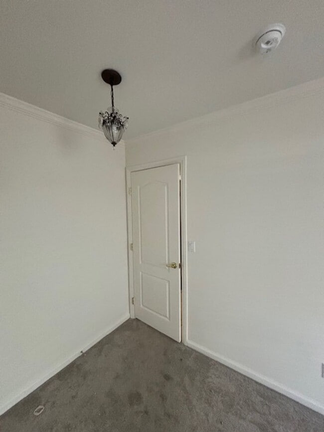 Building Photo - Newly Renovated 2 Bedroom Home in Mountain...