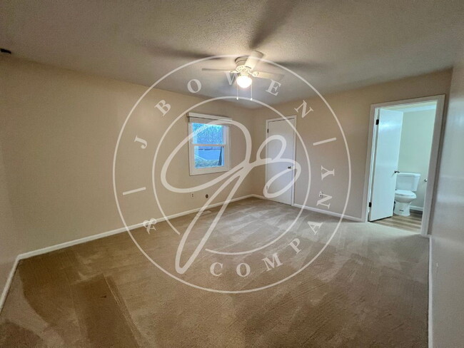 Building Photo - "Charming 3 bedroom Sylvania Condo with he...