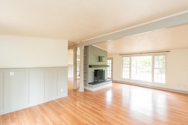 Building Photo - 203 Hathaway Dr