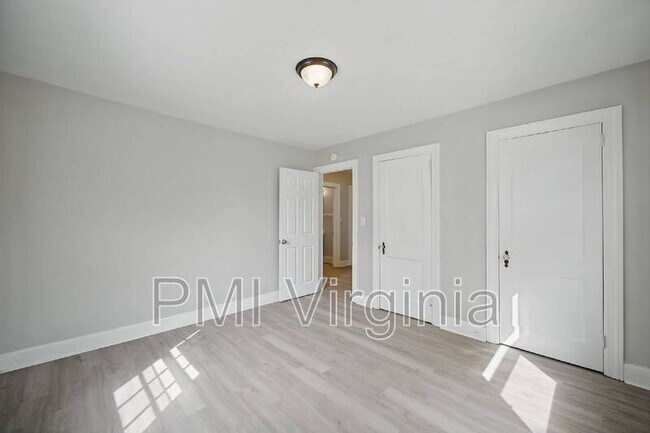 Building Photo - 3841 Chatham Cir