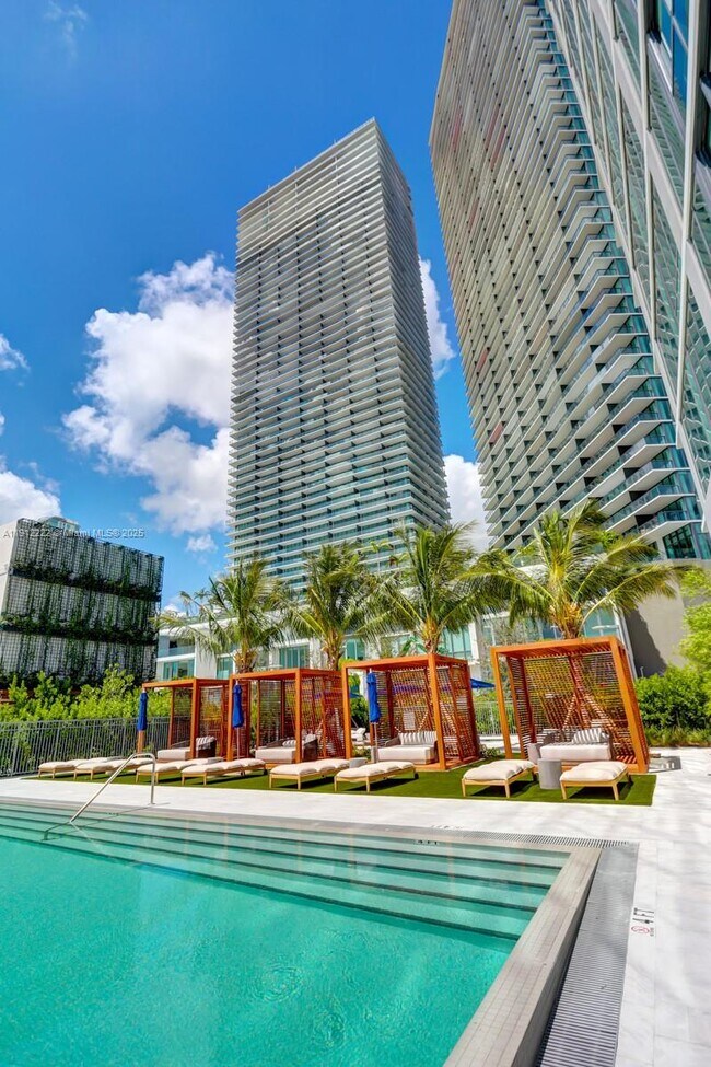 Building Photo - 3131 NE 7th Ave