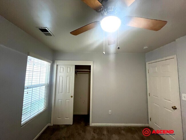 Building Photo - Beautiful 4 Bedroom Home in the Southwest!