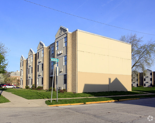 Primary Photo - River Run Apartments