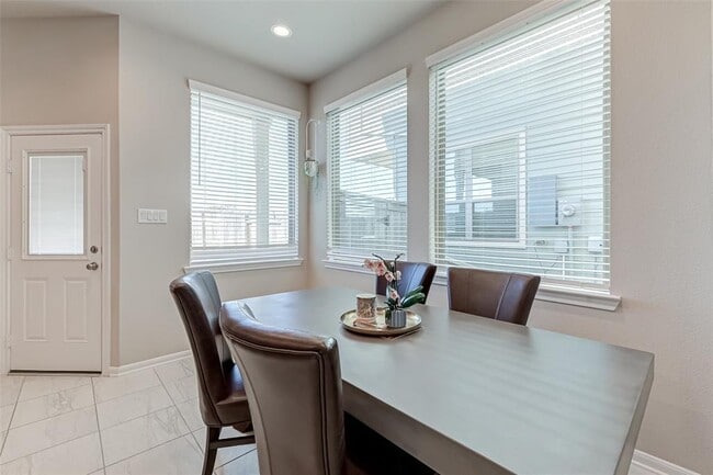 Building Photo - 2523 Terrace Point Dr