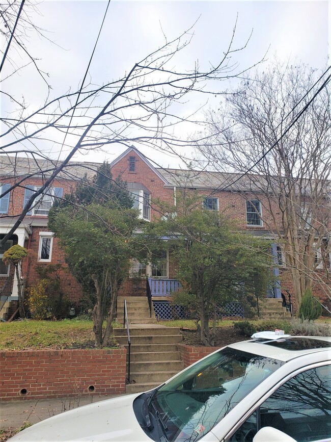 Building Photo - 3829 Calvert St NW