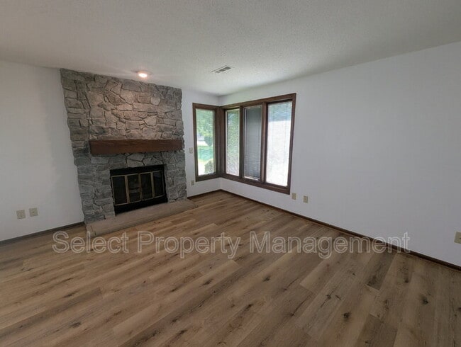 Building Photo - 4619 Arlington Pkwy S