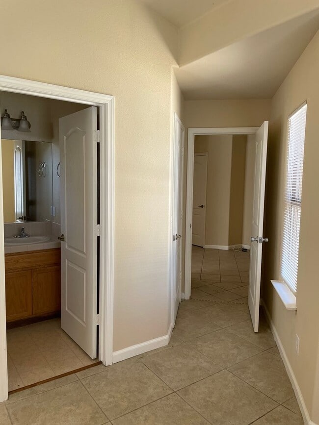 Building Photo - Available Now! Stunning 4 Bedroom, 3 Bathr...