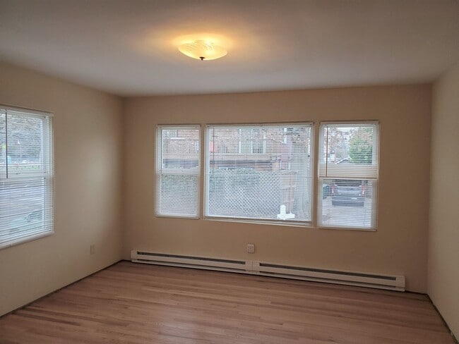 Building Photo - Classic One Bedroom, One Bathroom Apartmen...