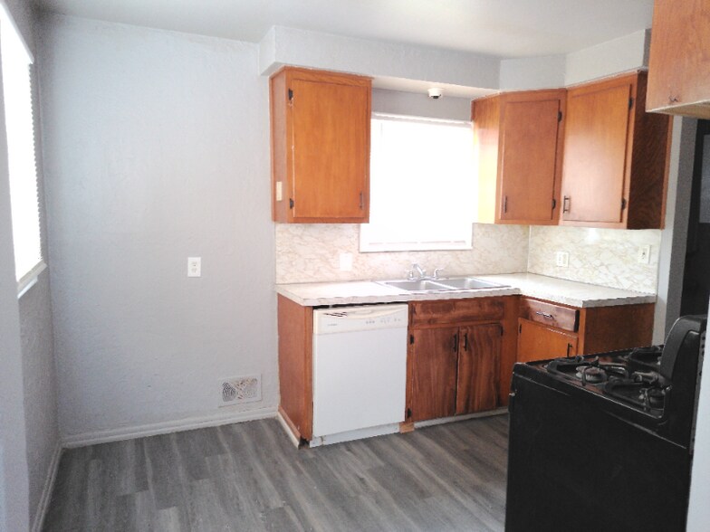 Building Photo - 29743 Birchwood St