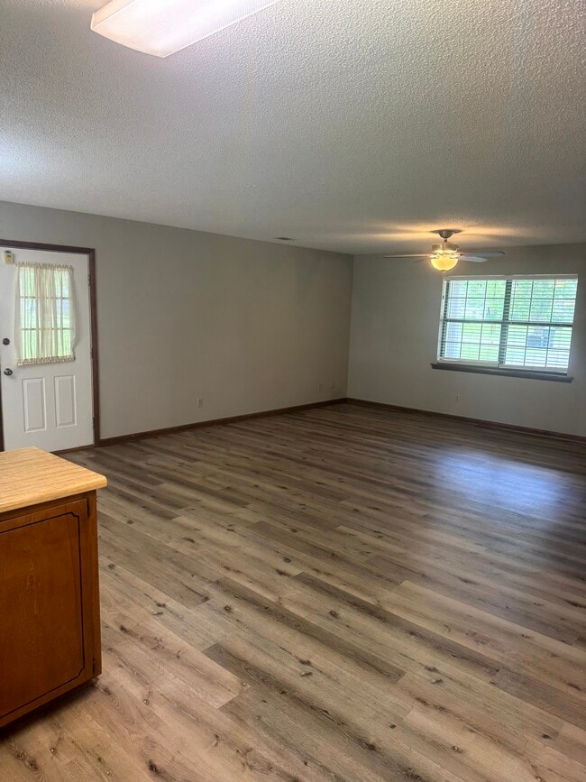 Building Photo - 105 Rabun Ave
