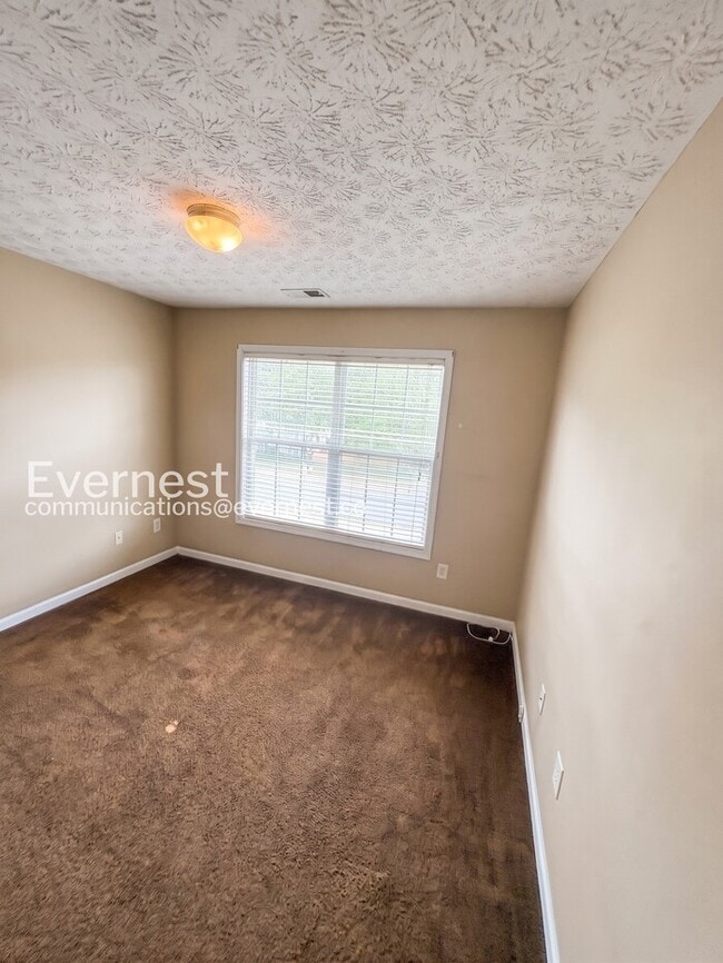 Building Photo - 4 Bed, 2.5 Bath Home with Garage / Pet-Friendly / Coming Soon!